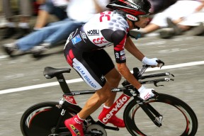 普劳德再次跻身世界蝶泳前列，普劳德游泳