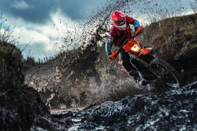 公牛前锋接受电视专访分享赛场故事，公牛以前的中锋